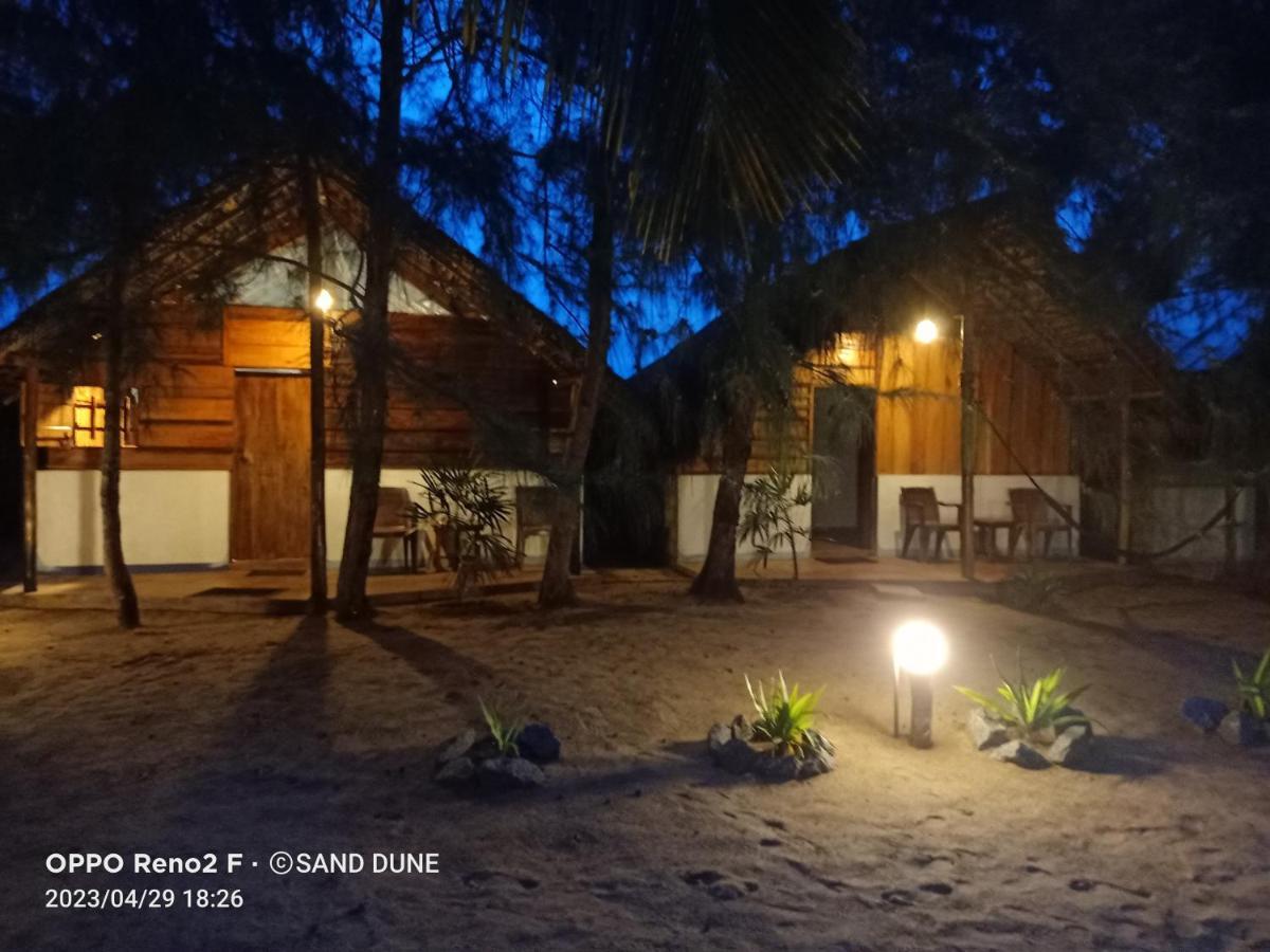 Sand Dune Beach Resort & Surf Camp Arugam Kudah Eksteriør bilde