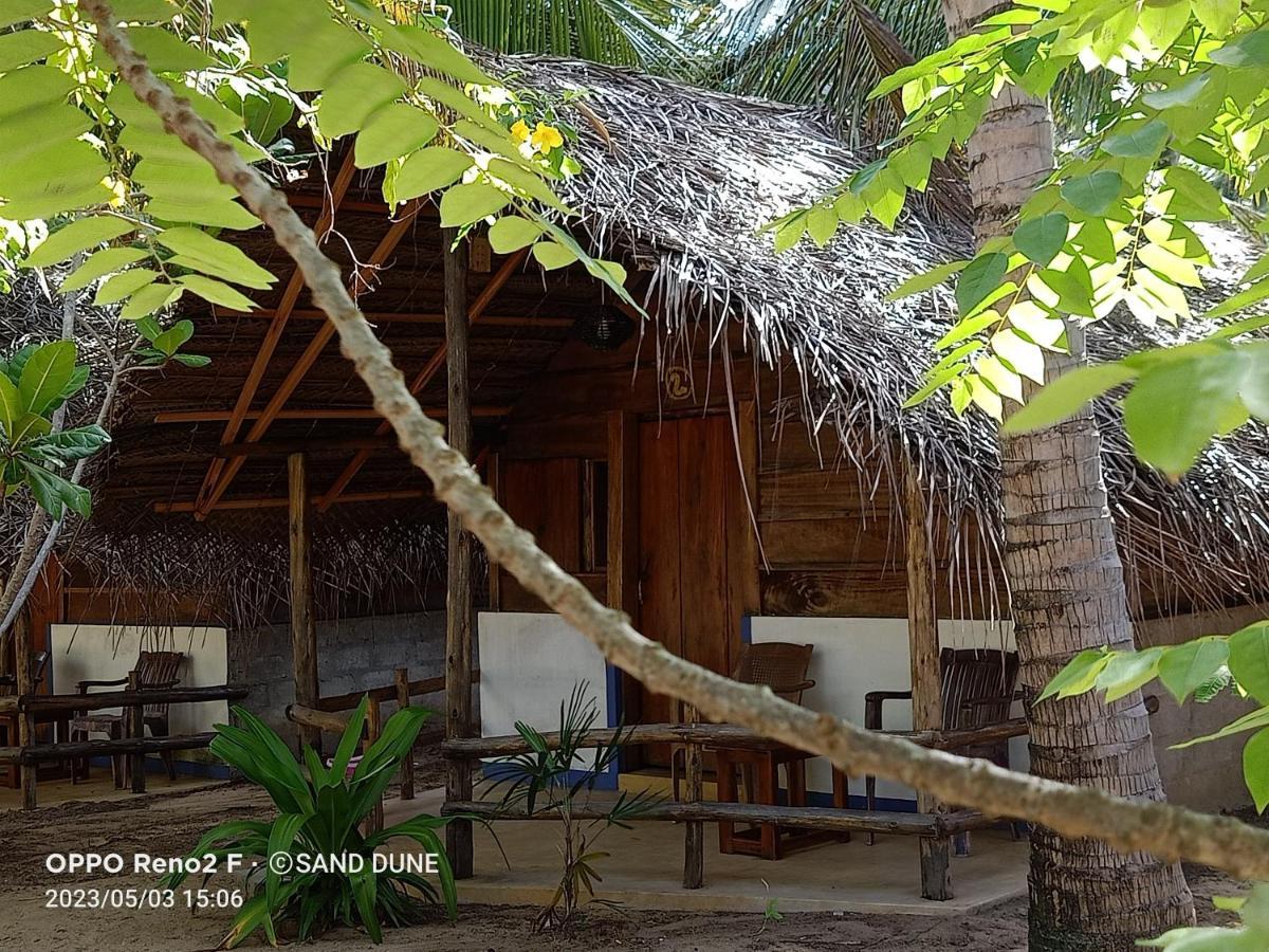 Sand Dune Beach Resort & Surf Camp Arugam Kudah Eksteriør bilde