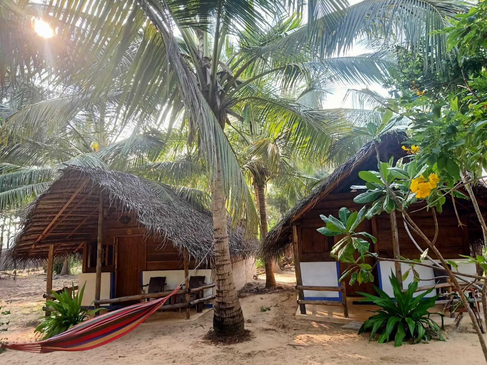 Sand Dune Beach Resort & Surf Camp Arugam Kudah Eksteriør bilde