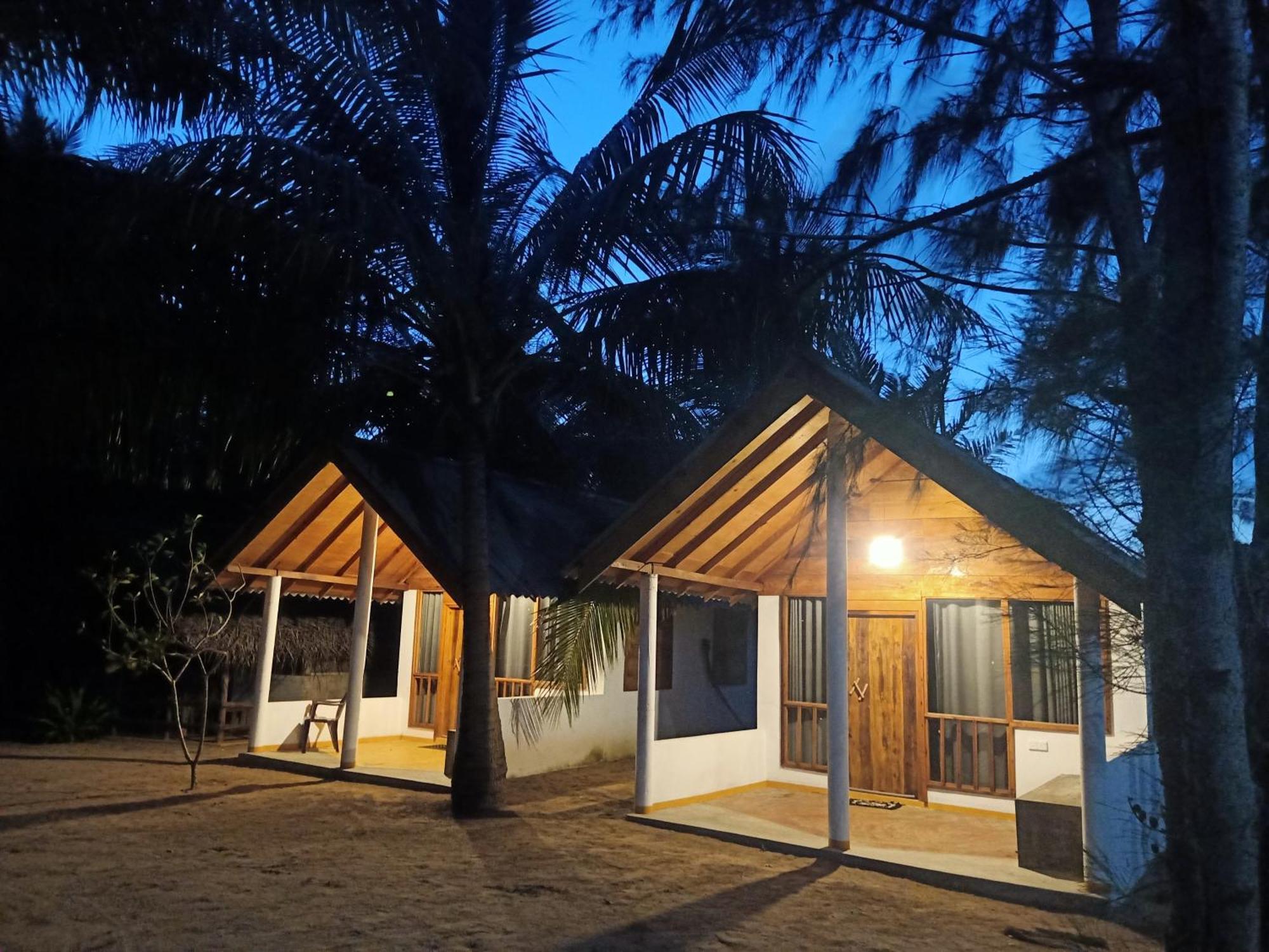 Sand Dune Beach Resort & Surf Camp Arugam Kudah Eksteriør bilde