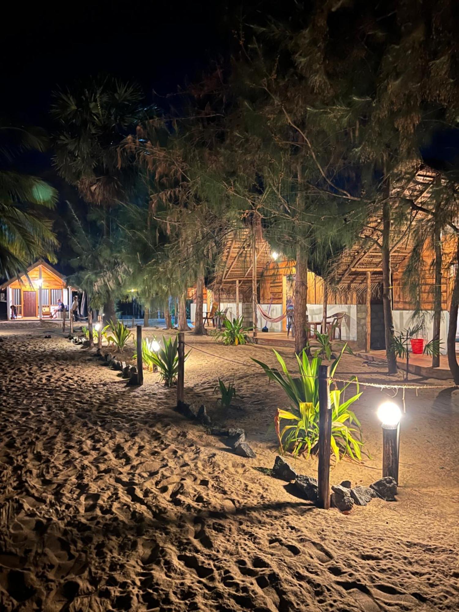 Sand Dune Beach Resort & Surf Camp Arugam Kudah Eksteriør bilde