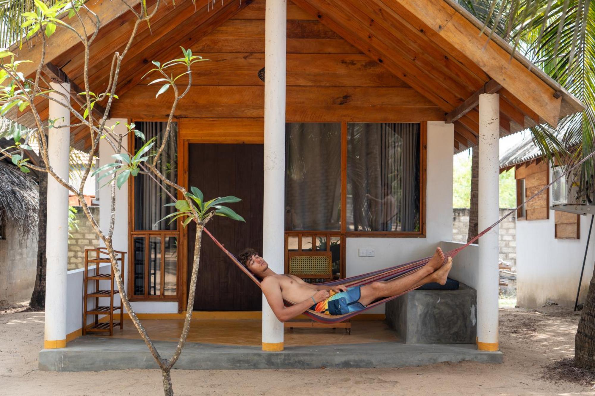 Sand Dune Beach Resort & Surf Camp Arugam Kudah Eksteriør bilde