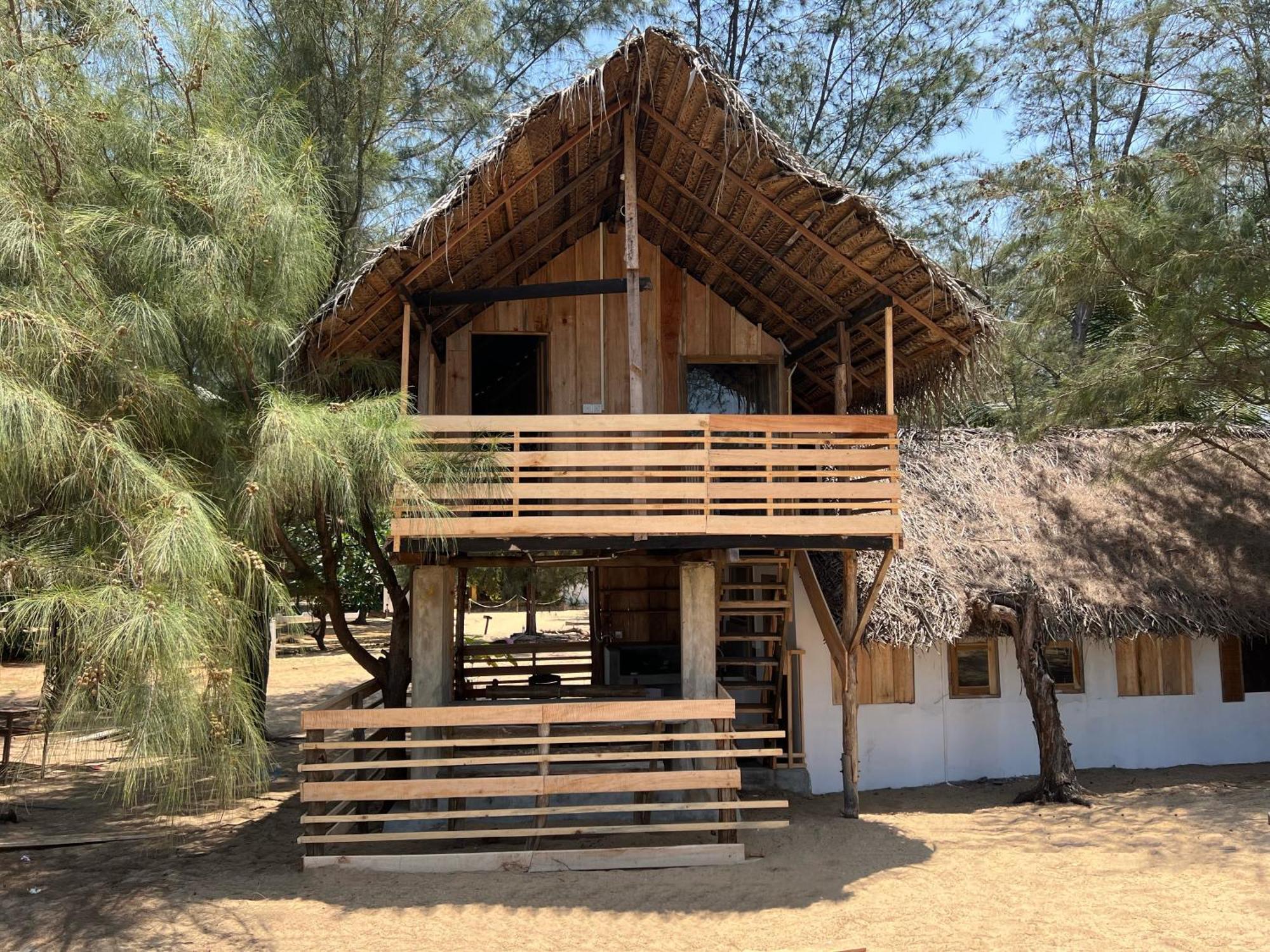 Sand Dune Beach Resort & Surf Camp Arugam Kudah Eksteriør bilde